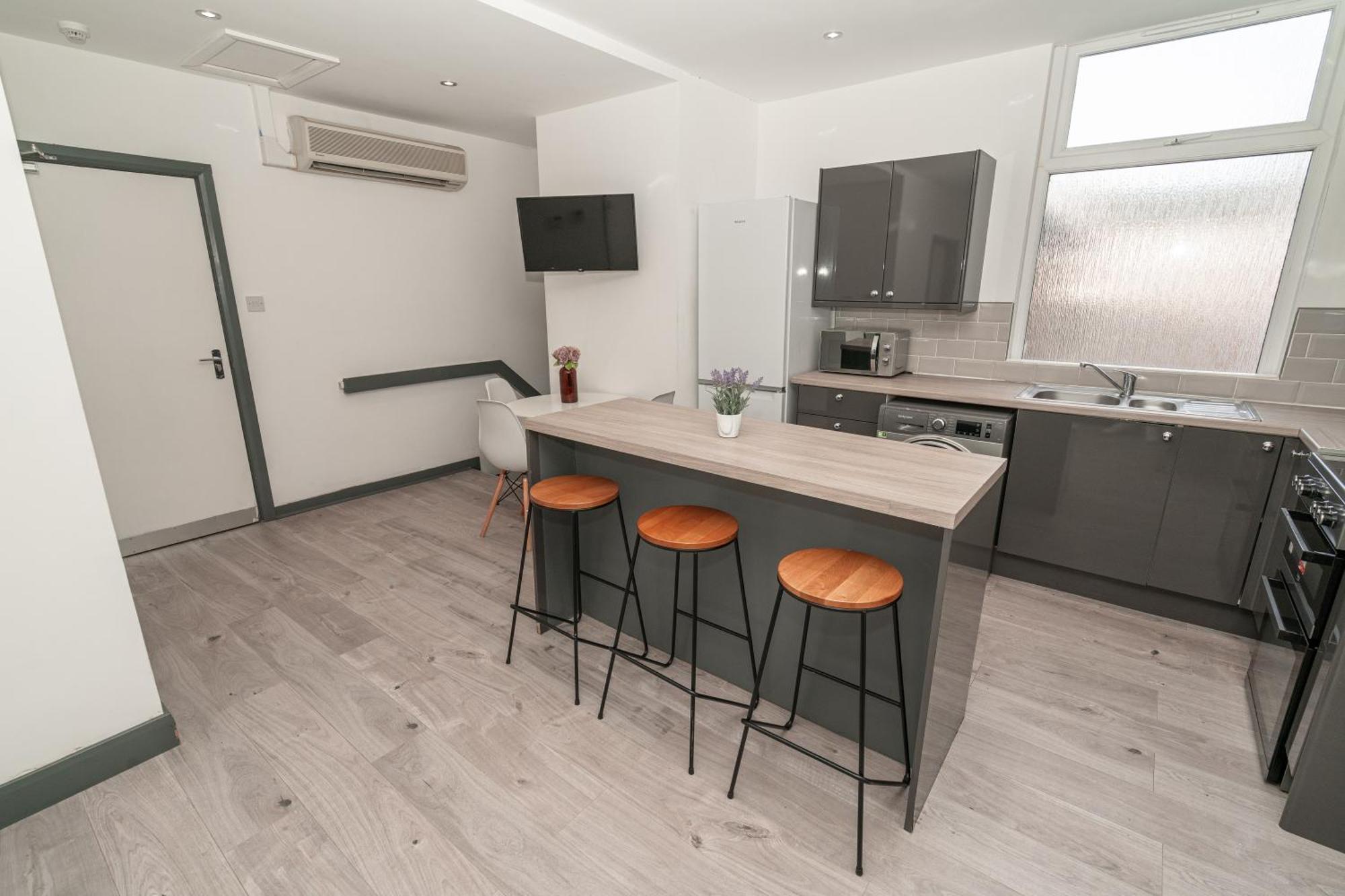 Apartment Beautiful 2 Bedroom In