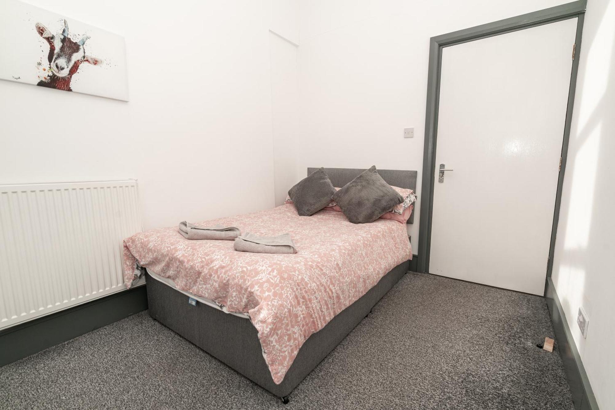 Apartment Beautiful 2 Bedroom In